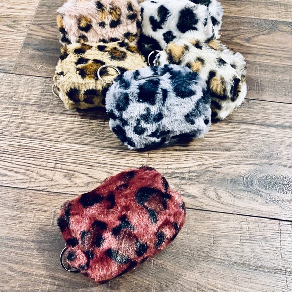 Cute faux fur animal print coin purse - Picture 5 of 6